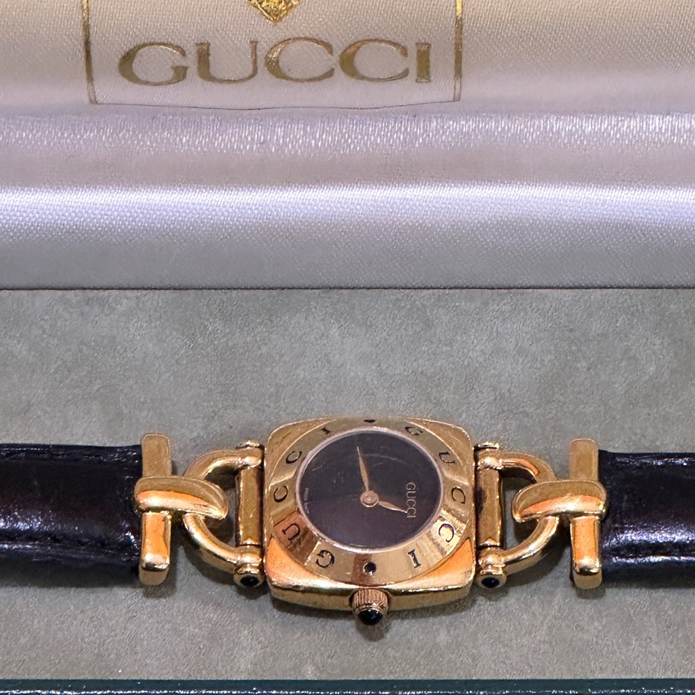 Gucci Gold and Black Women's Watch - Picture 2 of 16